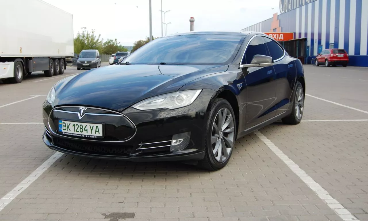 Tesla Model S  85 kWh 2013131