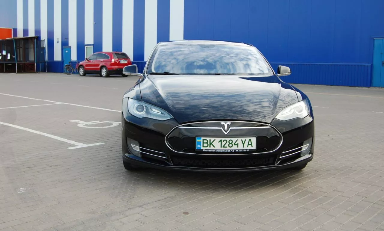 Tesla Model S  85 kWh 2013141