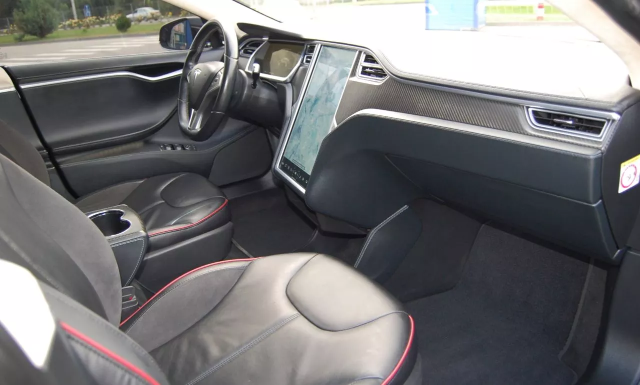 Tesla Model S  85 kWh 2013371