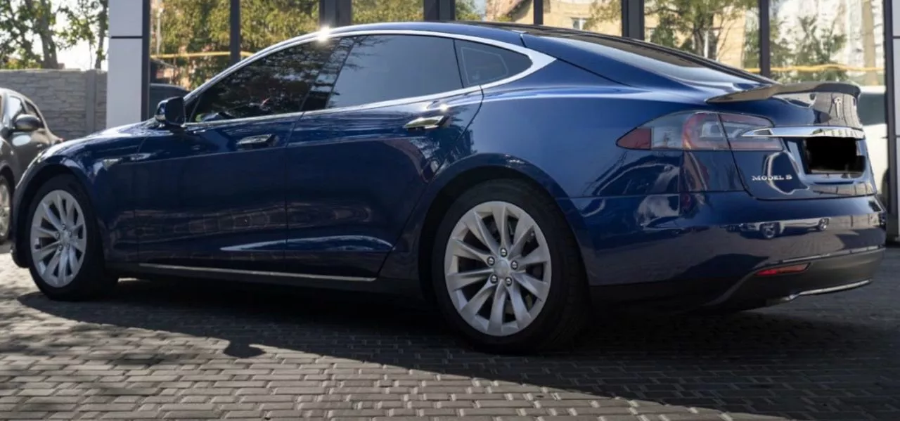 Tesla Model S  70 kWh 201521