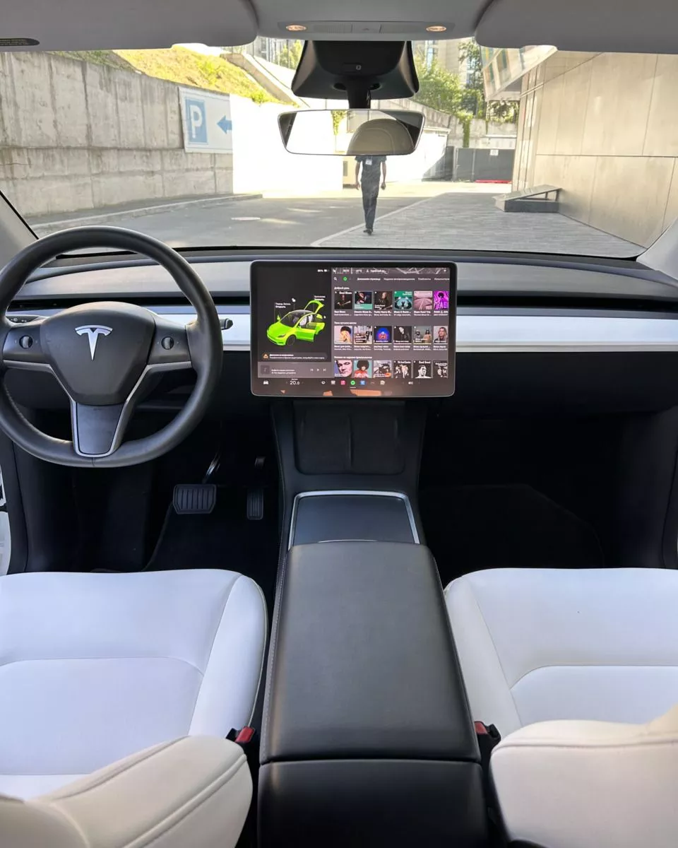 Tesla Model Y  82 kWh 2022131