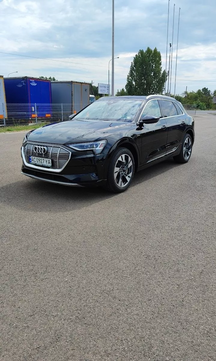 Audi E-tron 