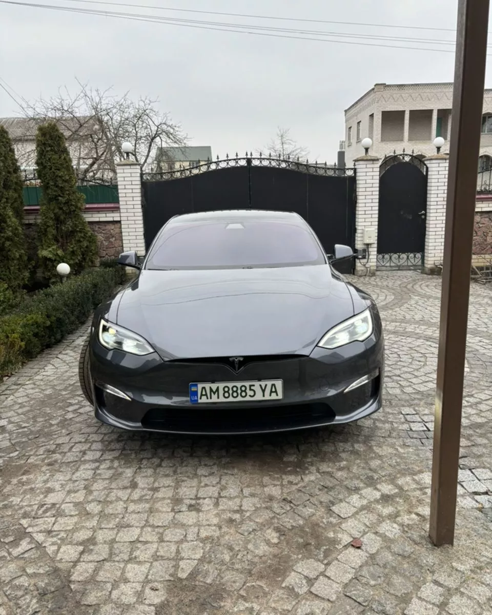 Tesla Model S 