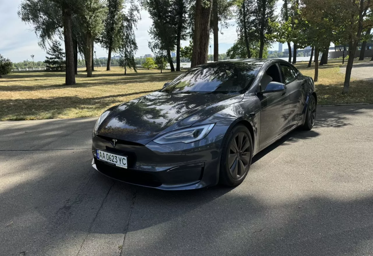 Tesla Model S 