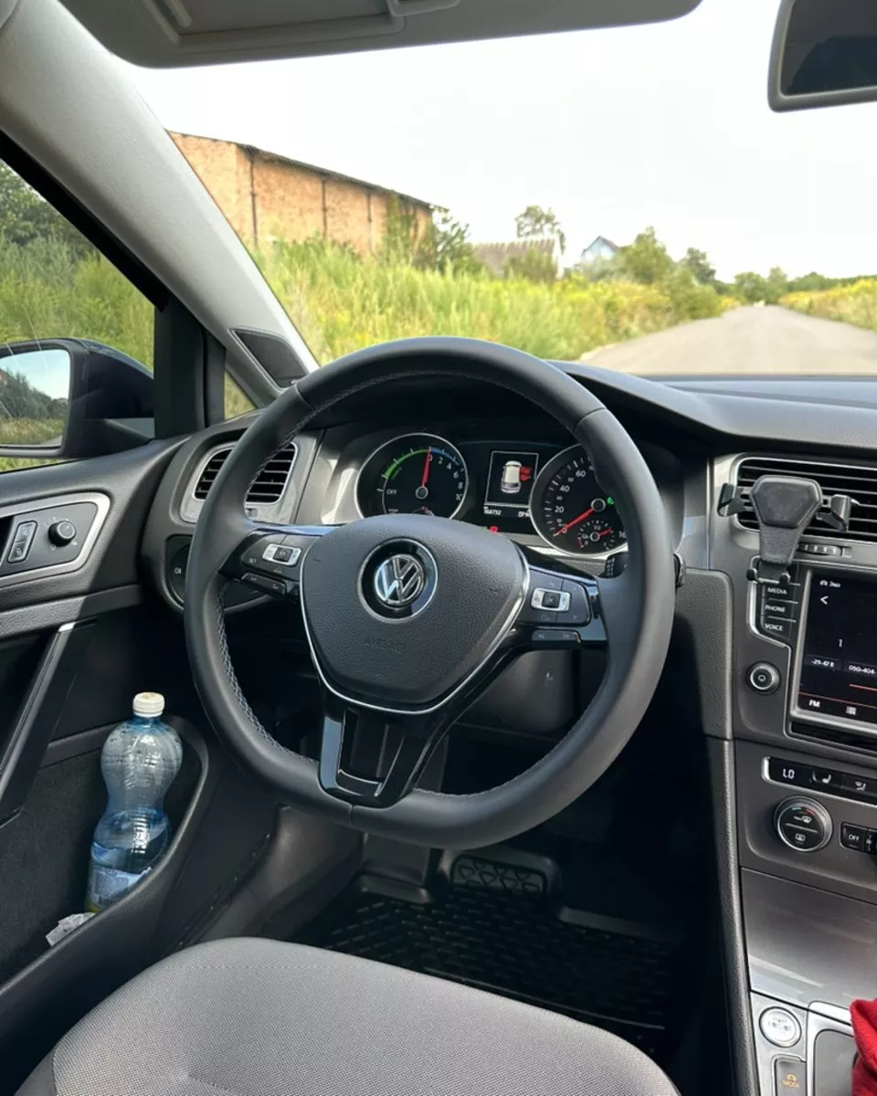 Volkswagen e-Golf  24 kWh 2014201