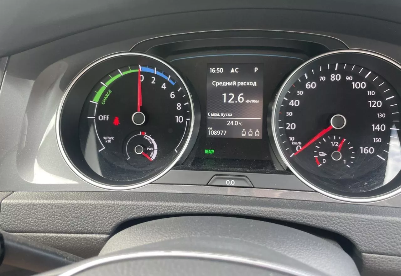 Volkswagen e-Golf  24 kWh 2015101