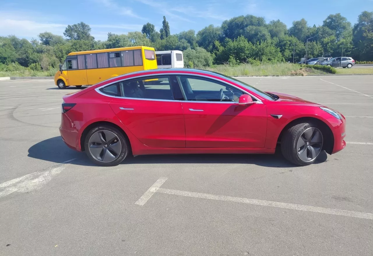 Tesla Model 3  202031