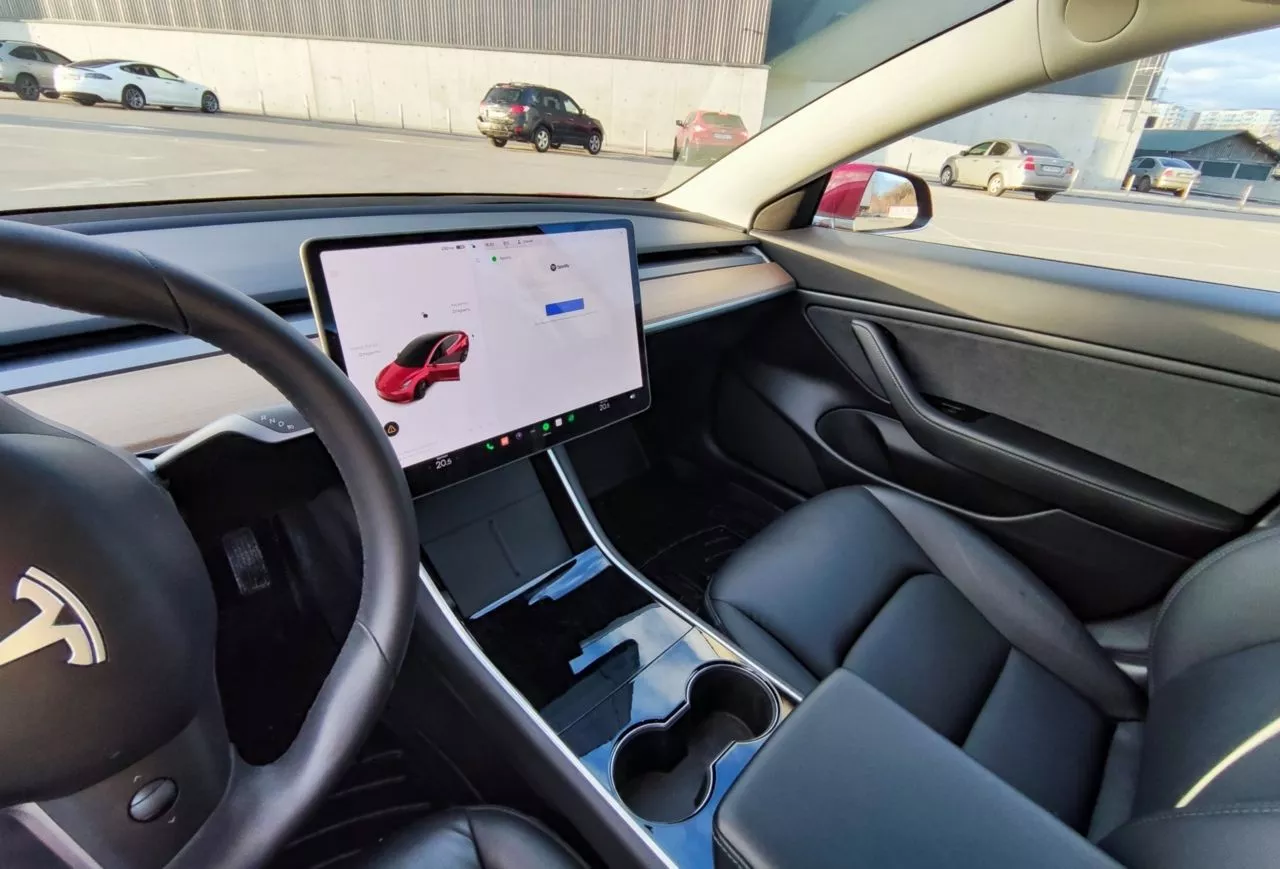 Tesla Model 3  2020151