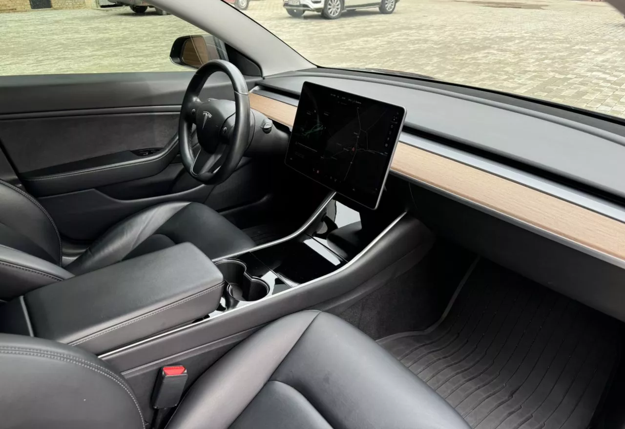 Tesla Model 3  80.5 kWh 2018181