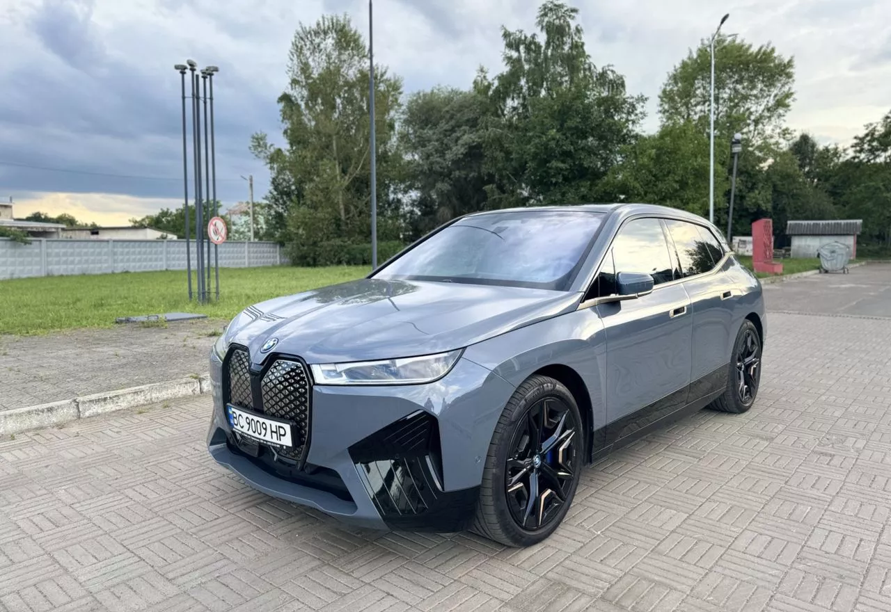 BMW iX 