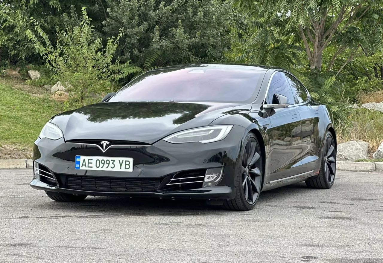 Tesla Model S 