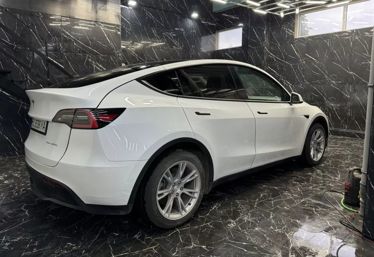 Tesla Model Y  82 kWh 2020131