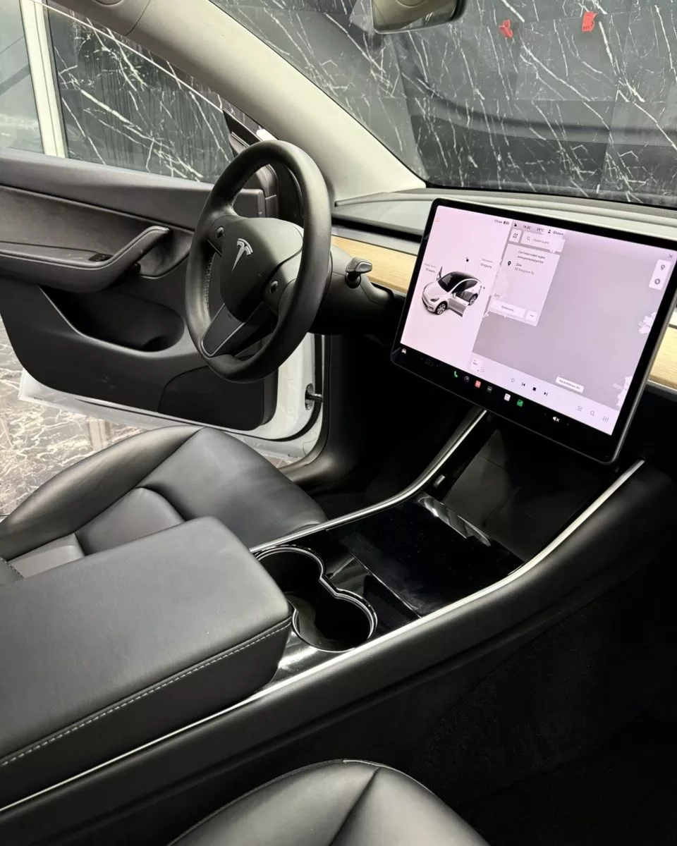 Tesla Model Y  82 kWh 2020181