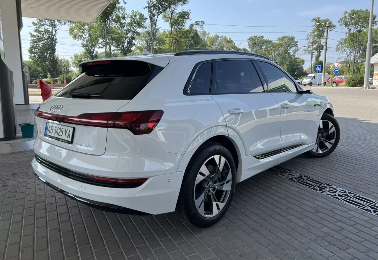 Audi E-tron  2019131