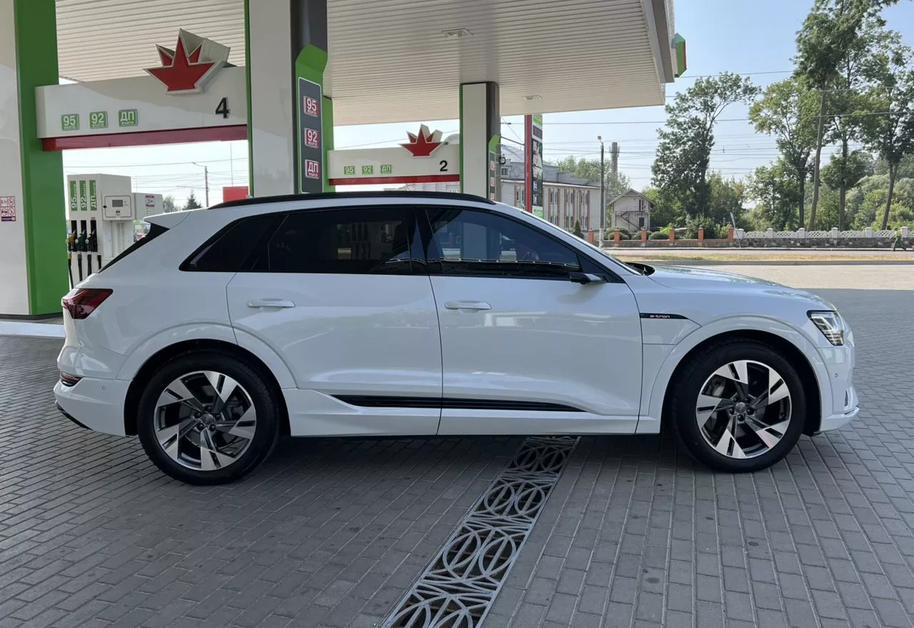 Audi E-tron  2019141