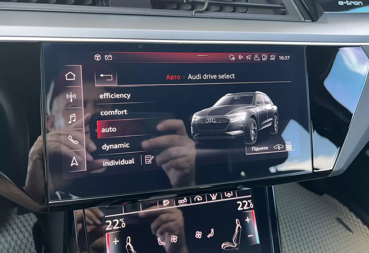 Audi E-tron  2019441