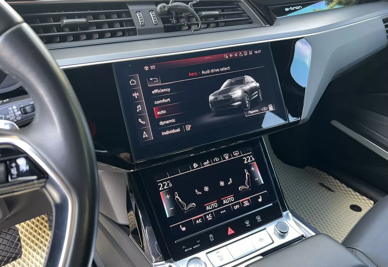 Audi E-tron  2019461