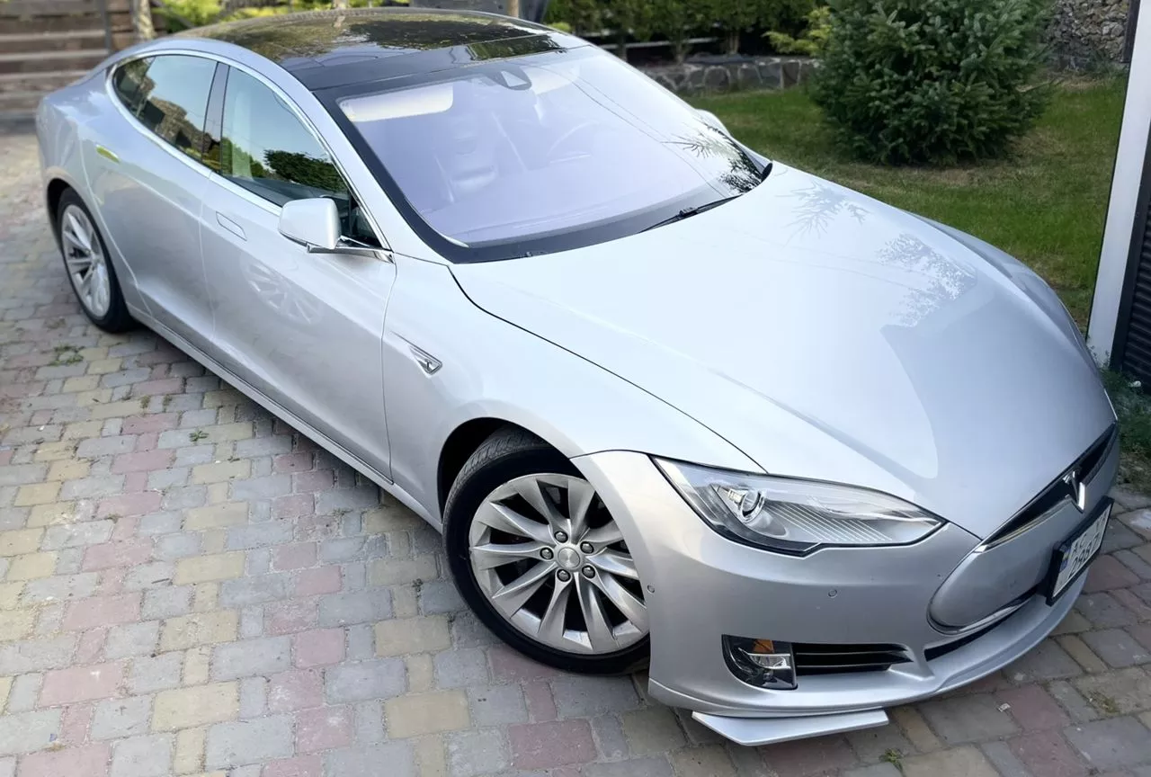 Tesla Model S  201511