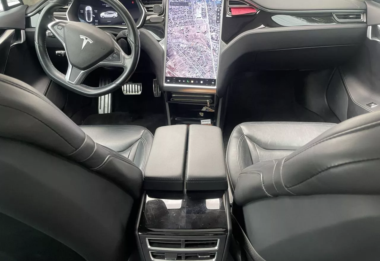 Tesla Model S  201521