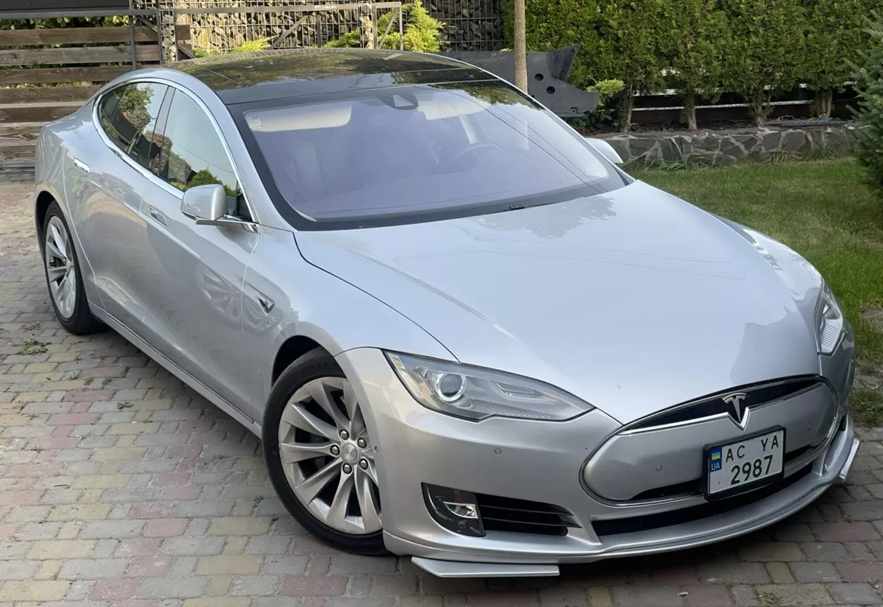 Tesla Model S  201531