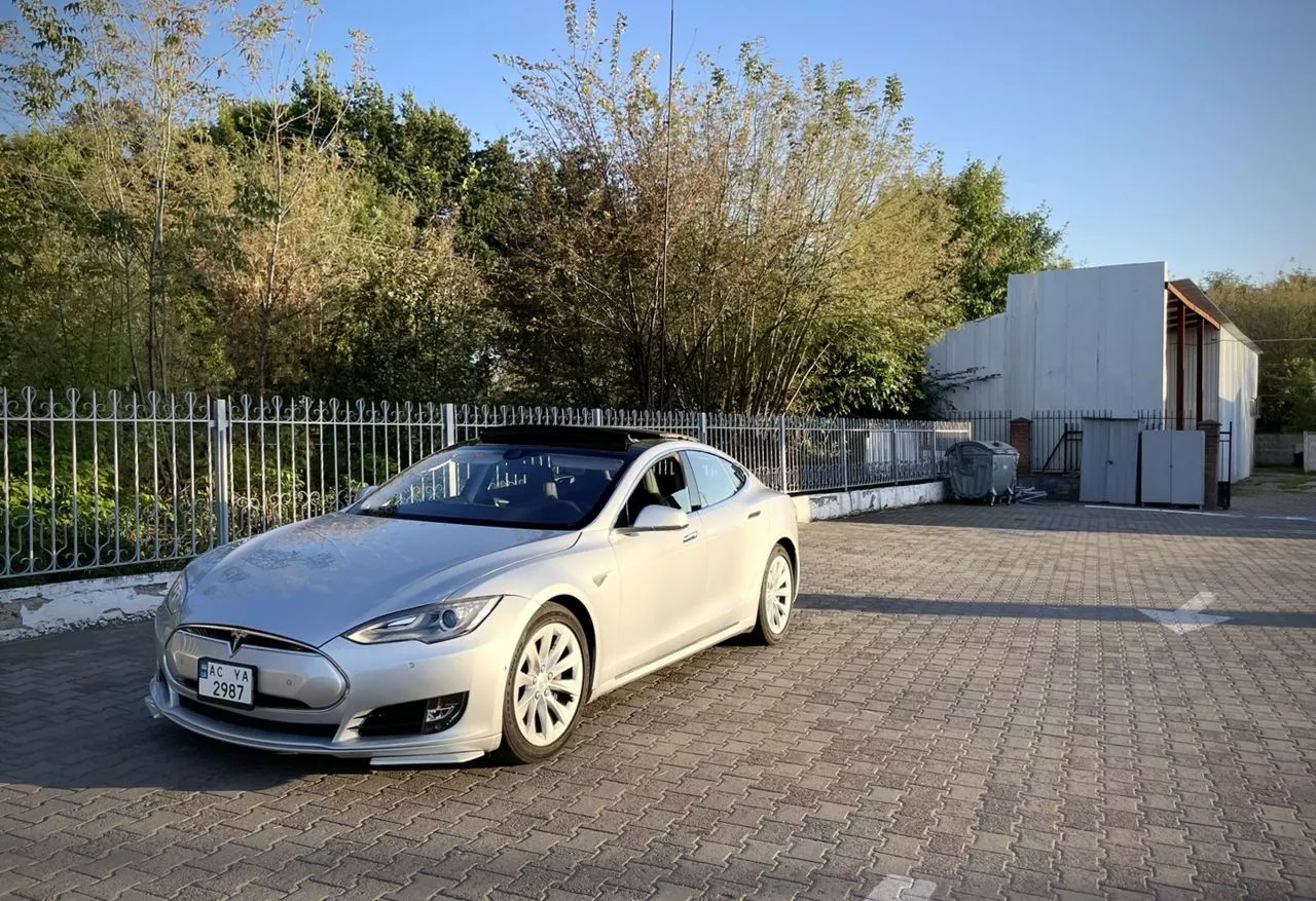 Tesla Model S  201541