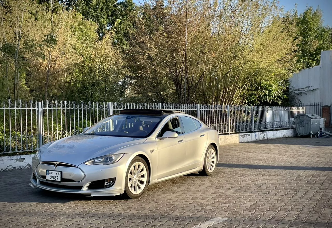 Tesla Model S  201551