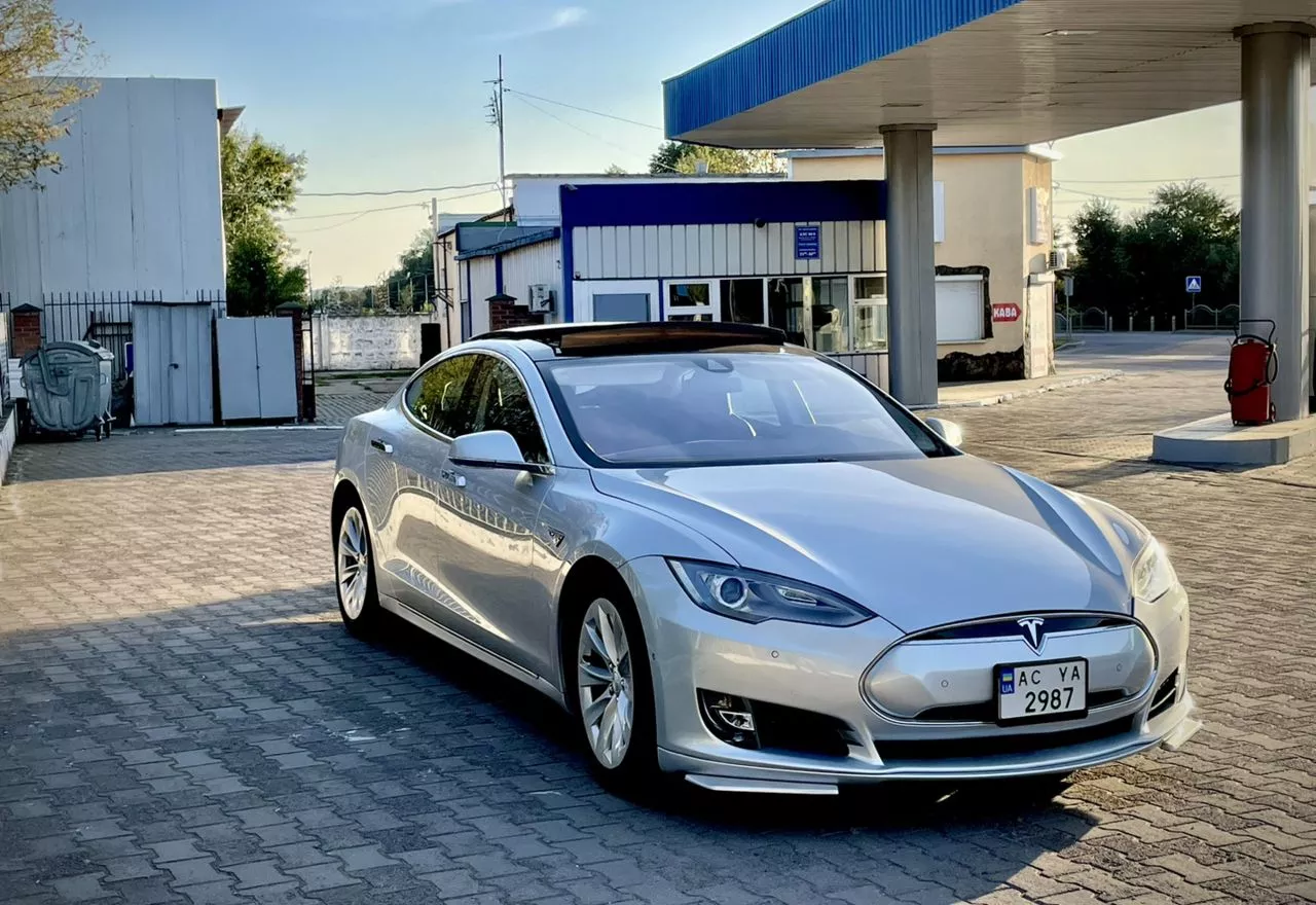 Tesla Model S  201571