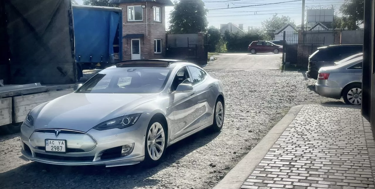 Tesla Model S  201581