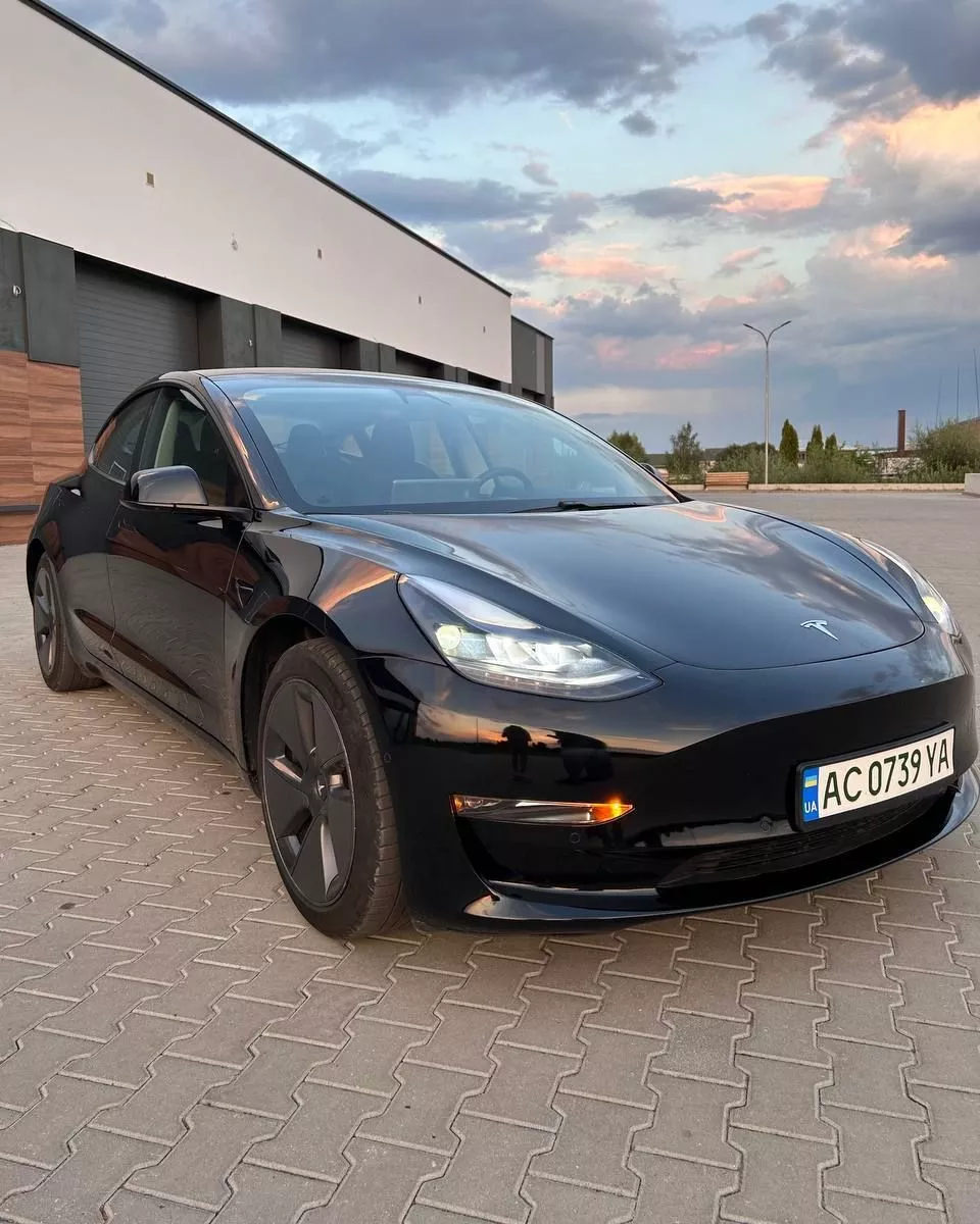 Tesla Model 3  202121