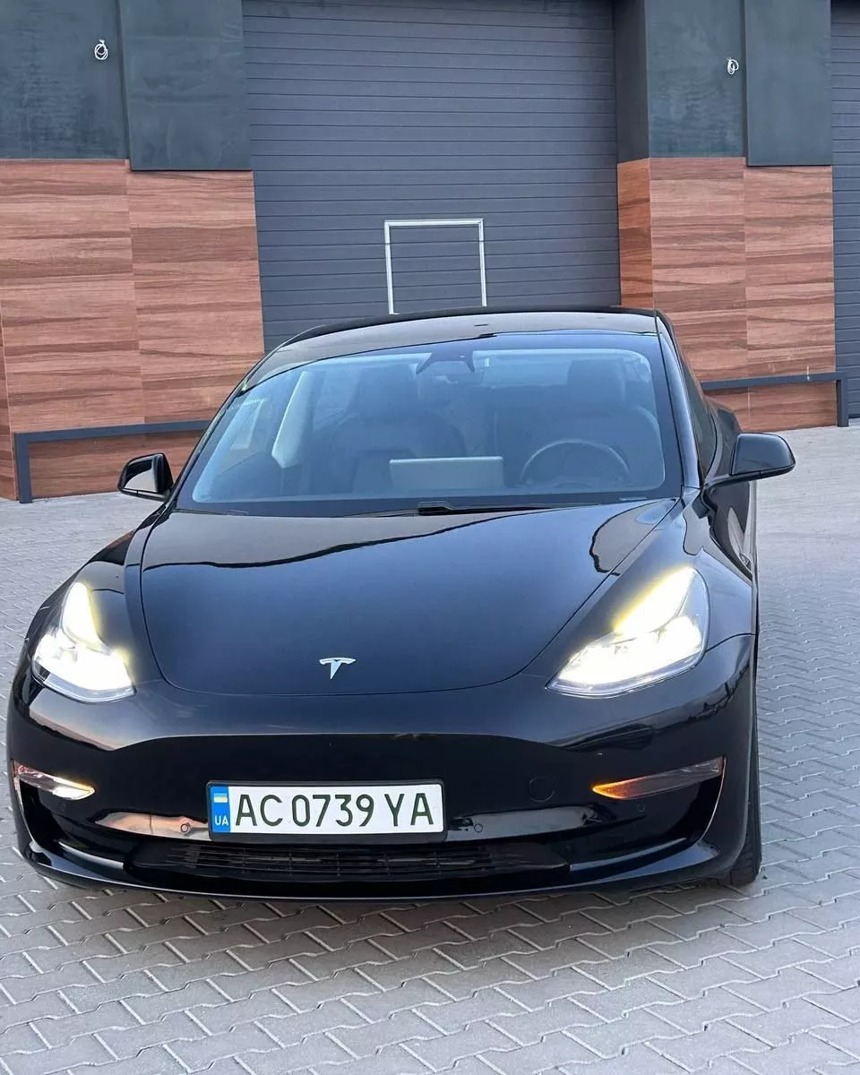 Tesla Model 3  2021111