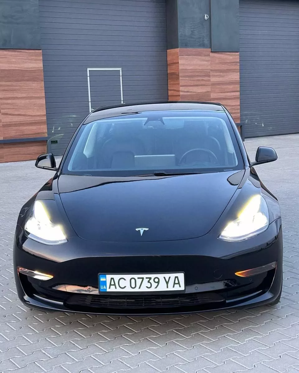 Tesla Model 3  2021121