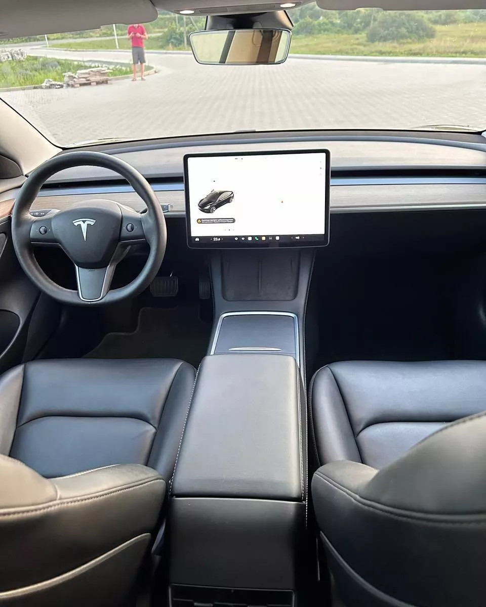 Tesla Model 3  2021131