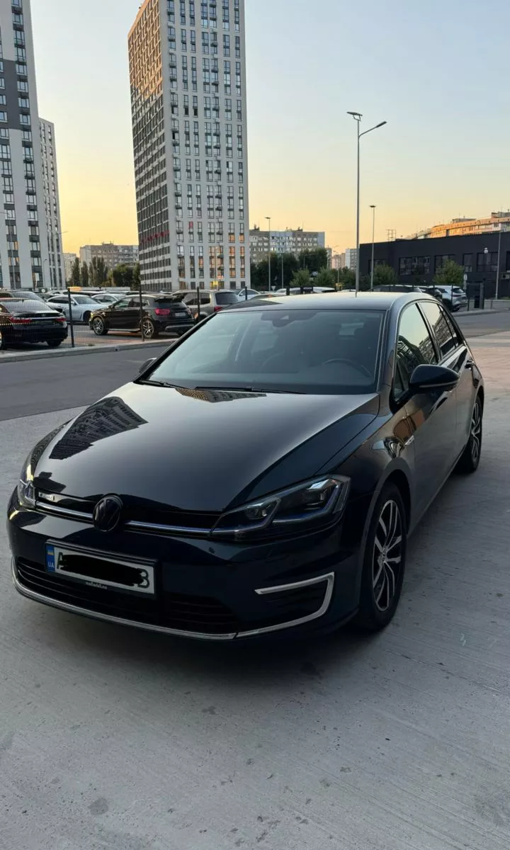 Volkswagen e-Golf  36 kWh 201801