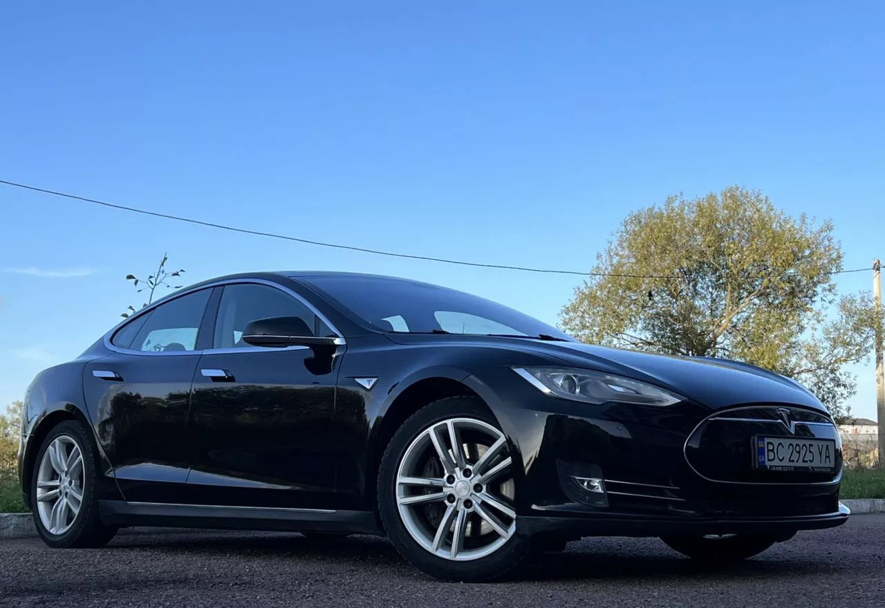 Tesla Model S  85 kWh 201401