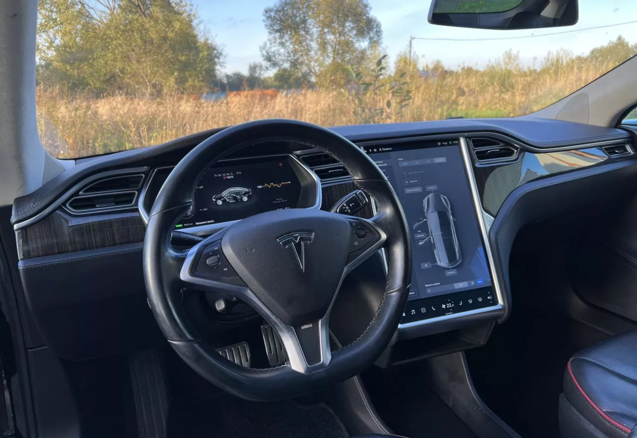 Tesla Model S  85 kWh 201421