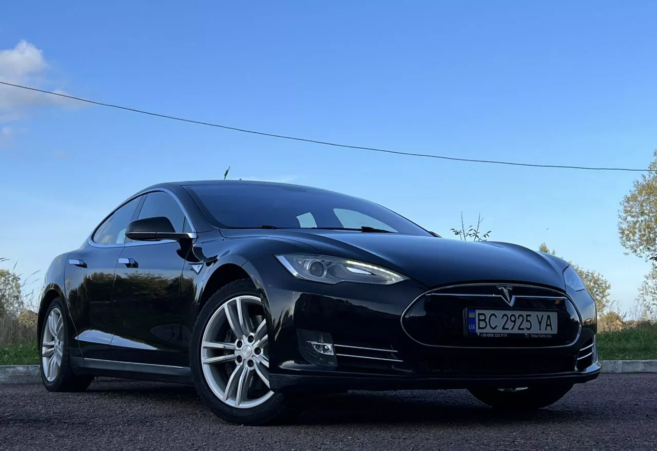 Tesla Model S  85 kWh 201441