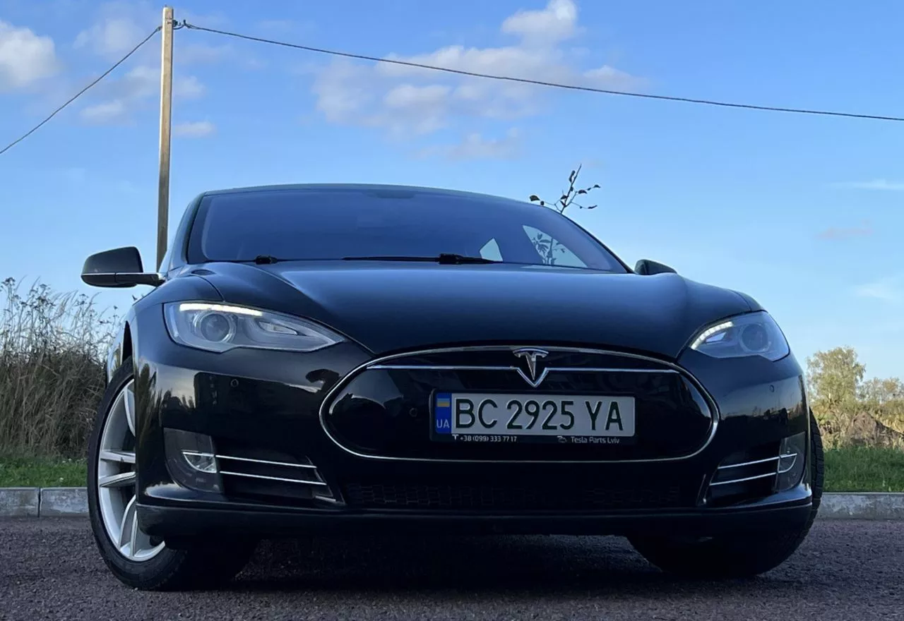 Tesla Model S  85 kWh 201471