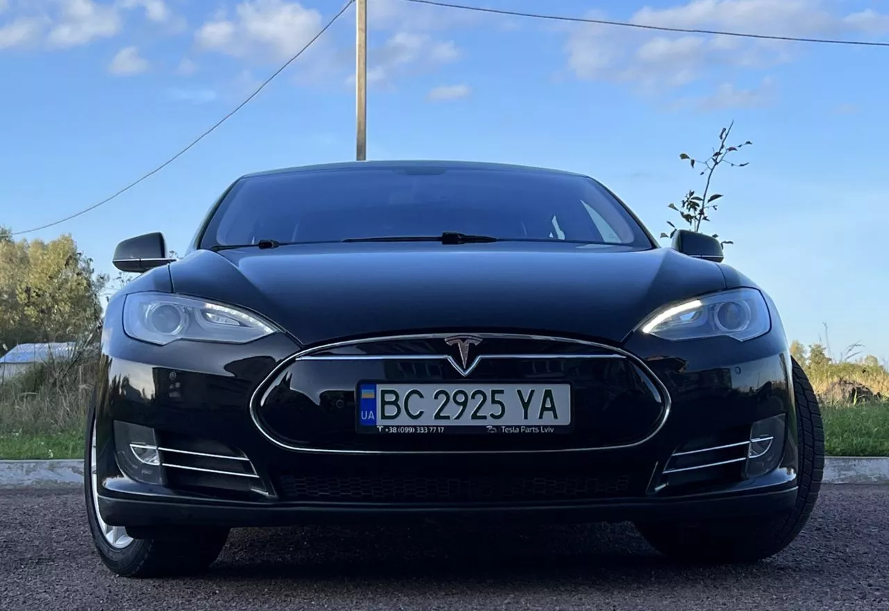 Tesla Model S  85 kWh 201481