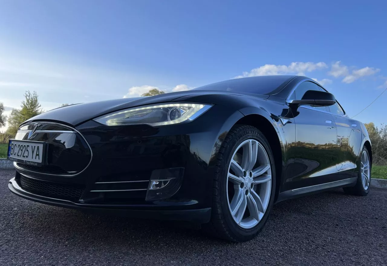 Tesla Model S  85 kWh 2014201