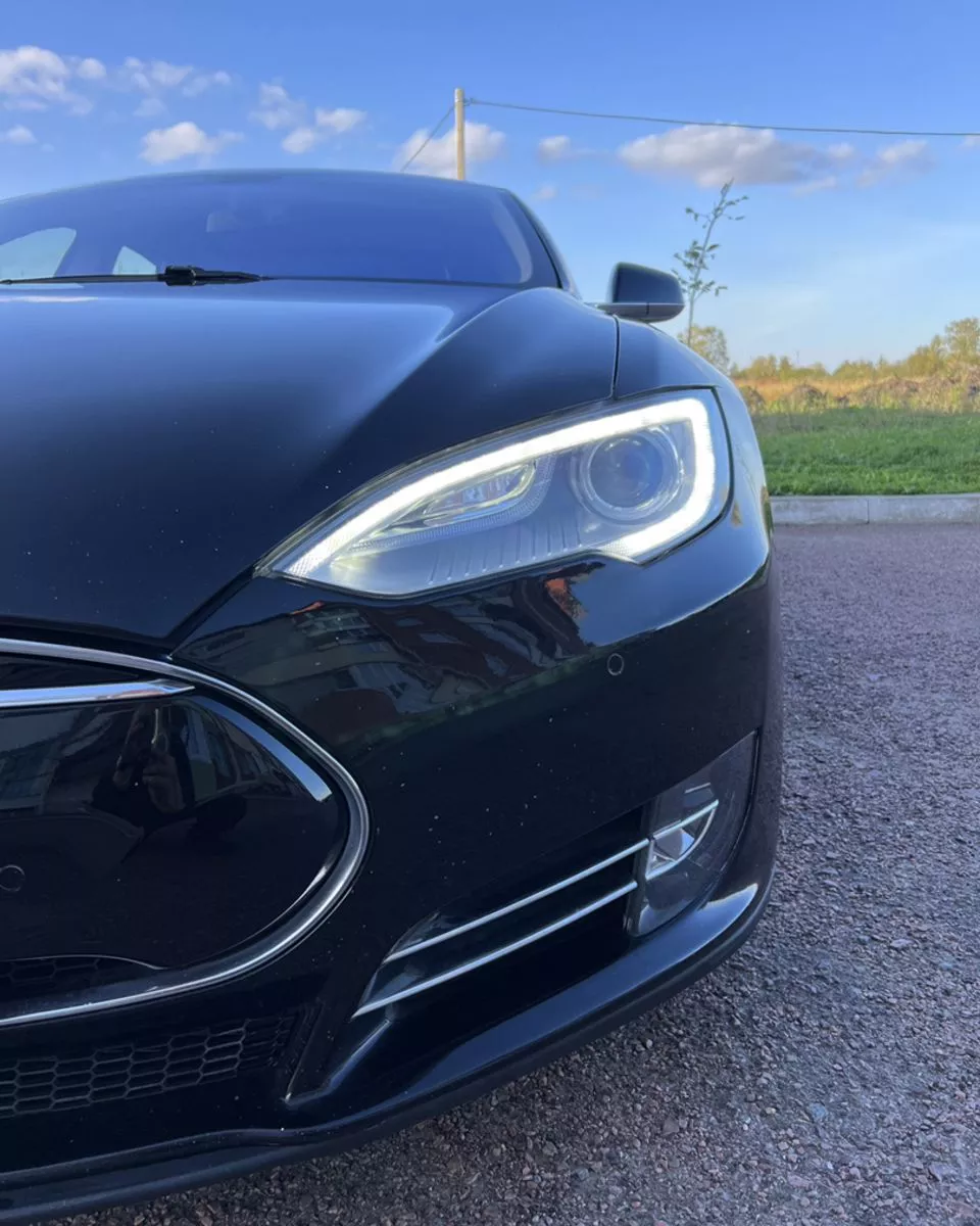 Tesla Model S  85 kWh 2014261