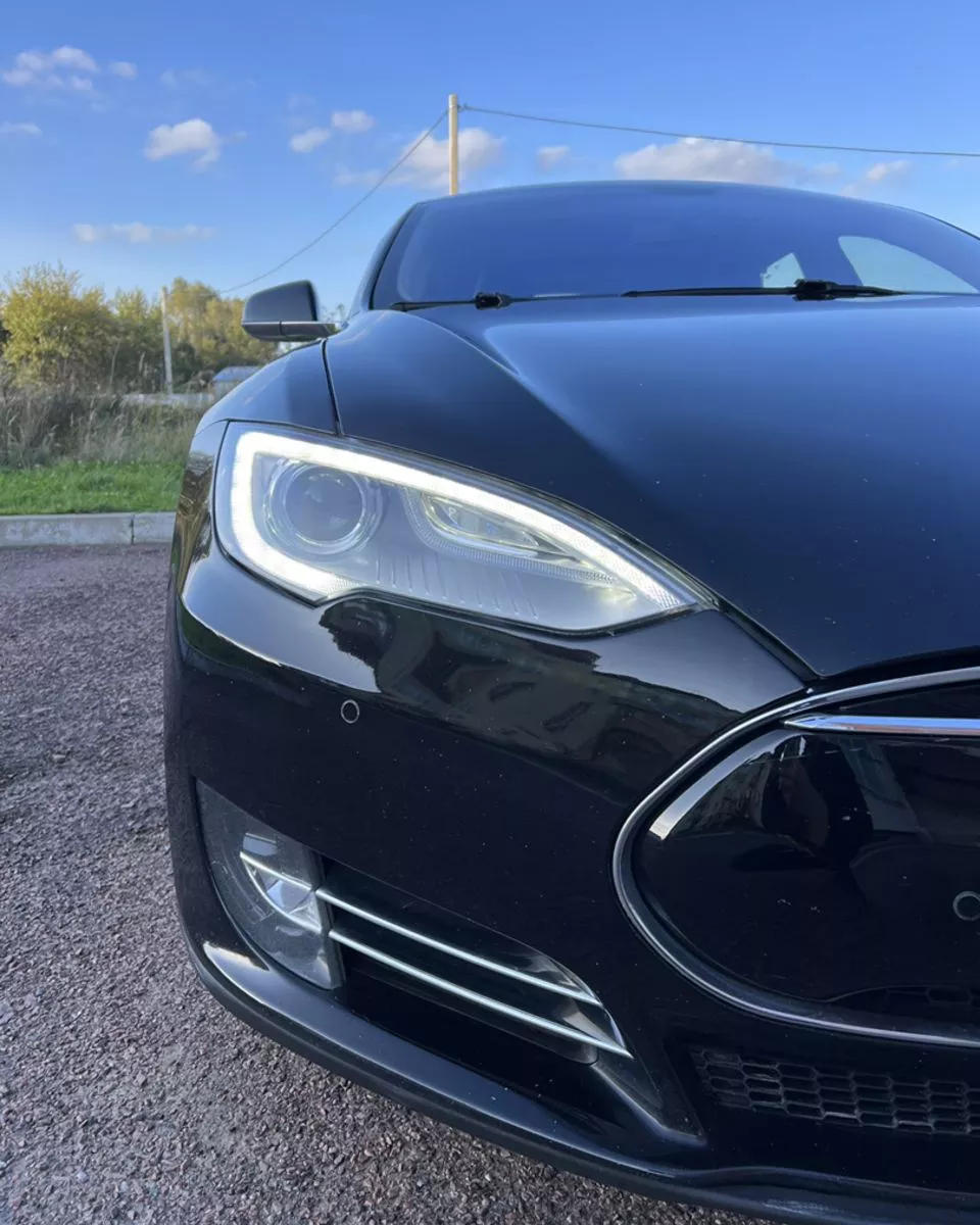 Tesla Model S  85 kWh 2014331