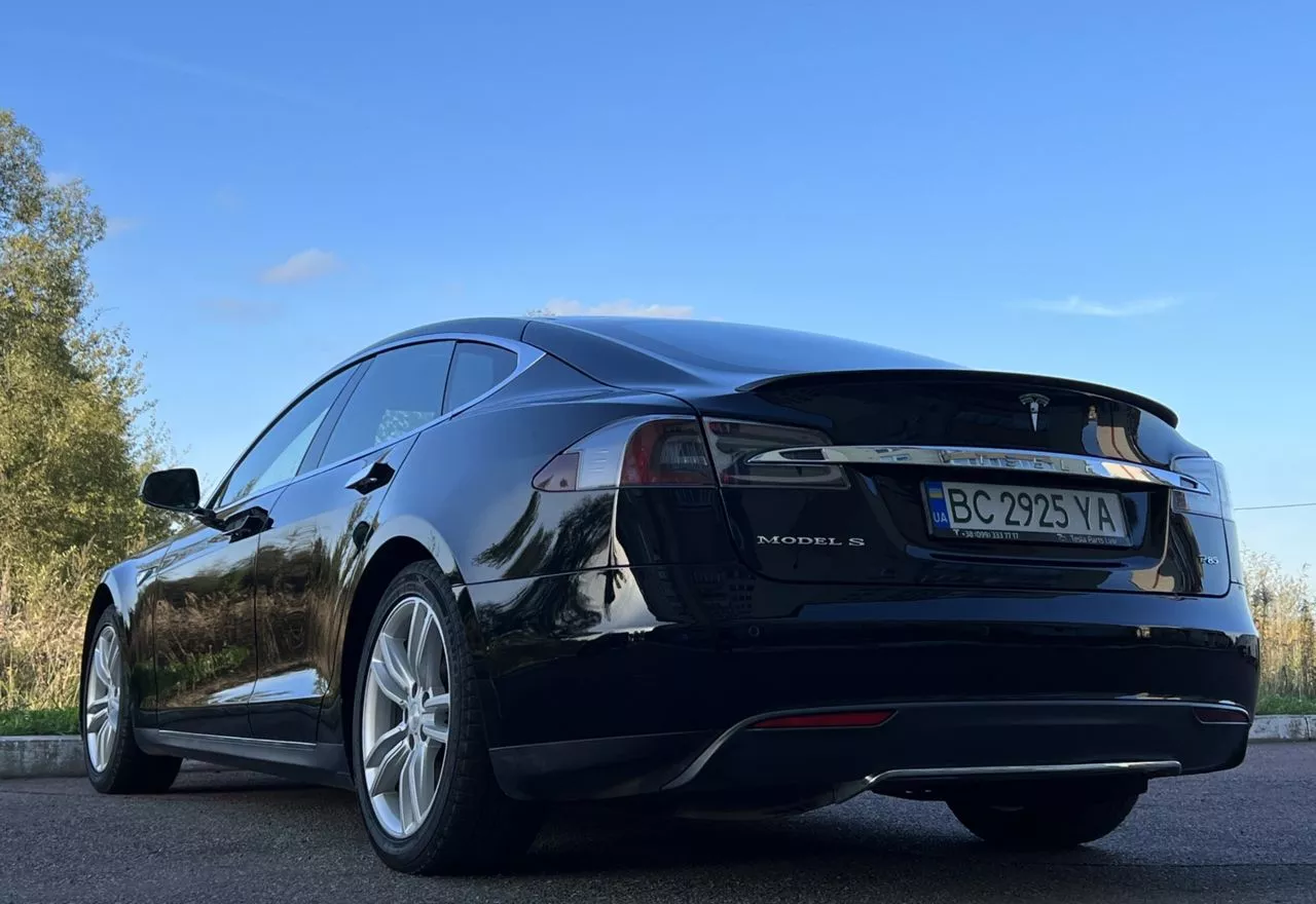 Tesla Model S  85 kWh 2014371