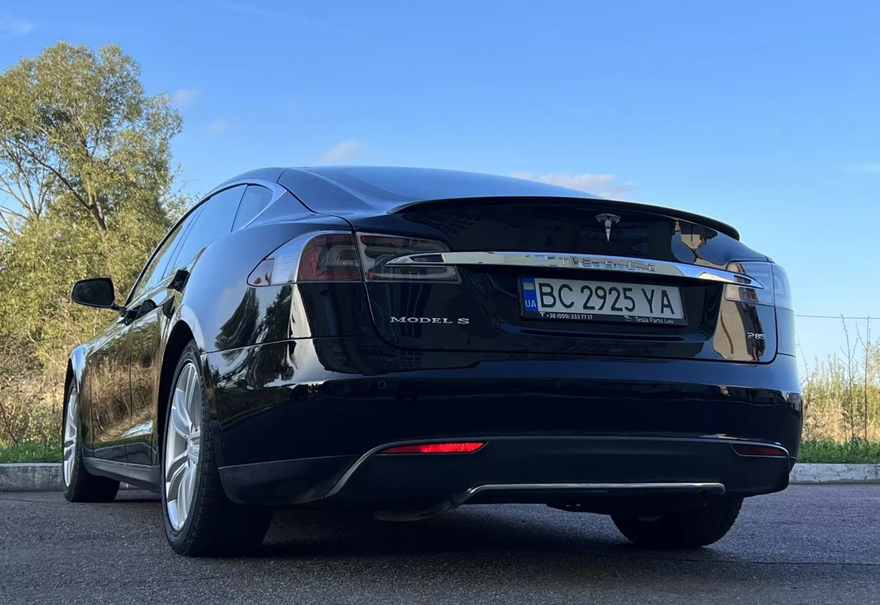 Tesla Model S  85 kWh 2014381