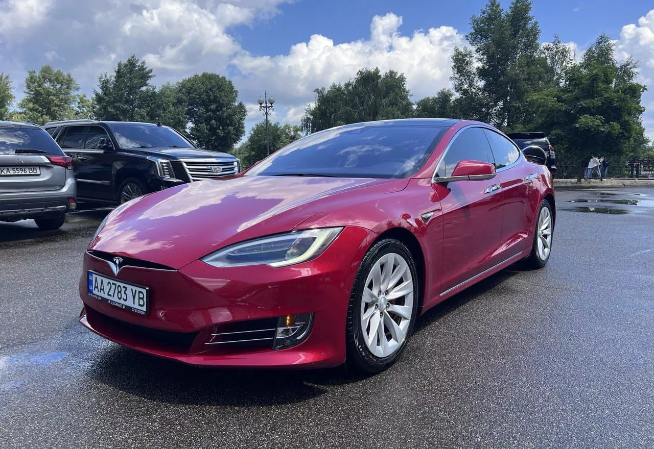 Tesla Model S 