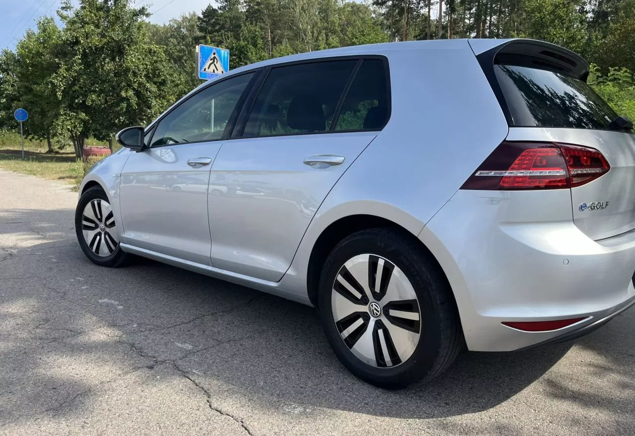 Volkswagen e-Golf  24 kWh 201421