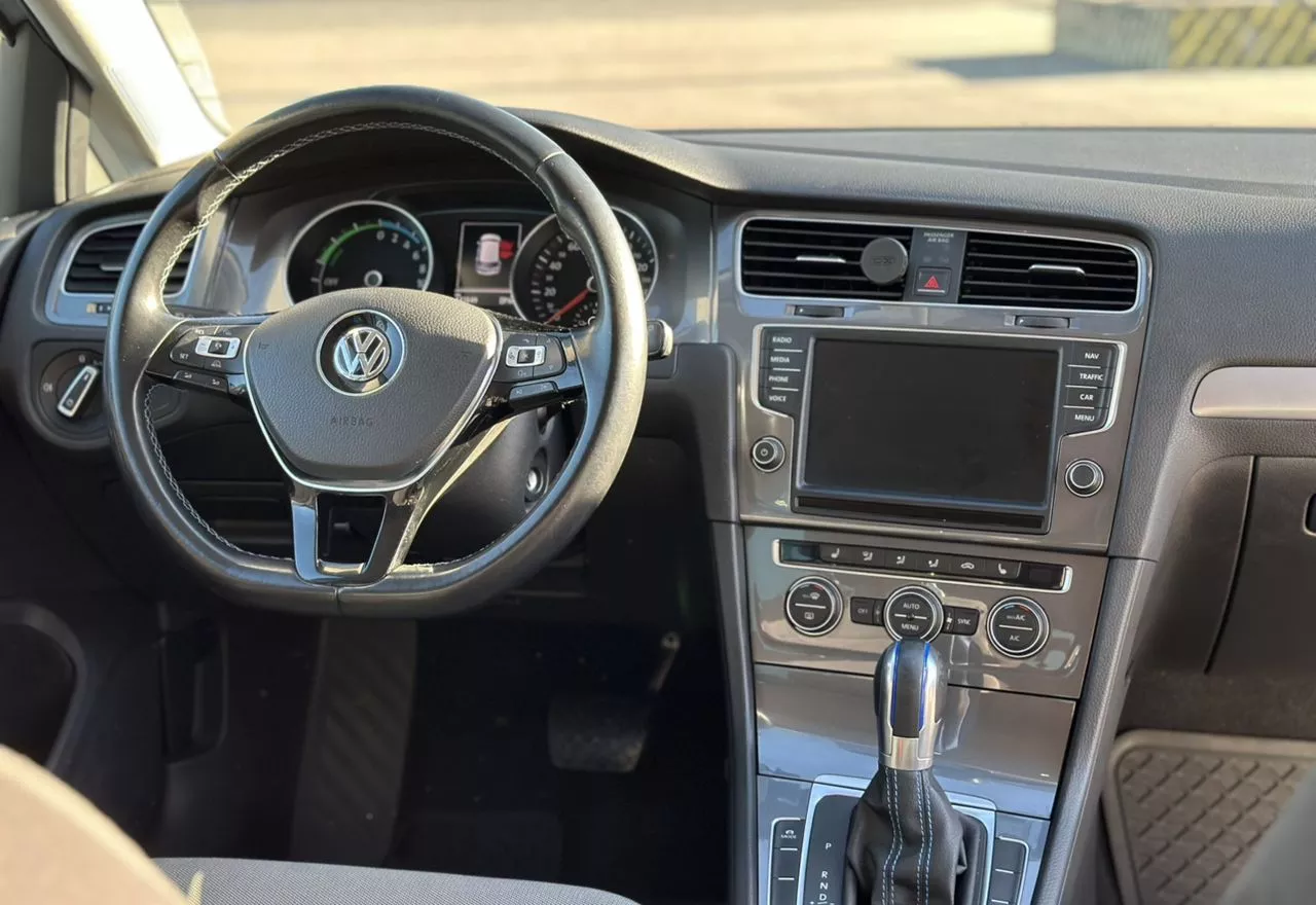 Volkswagen e-Golf  24 kWh 2014121