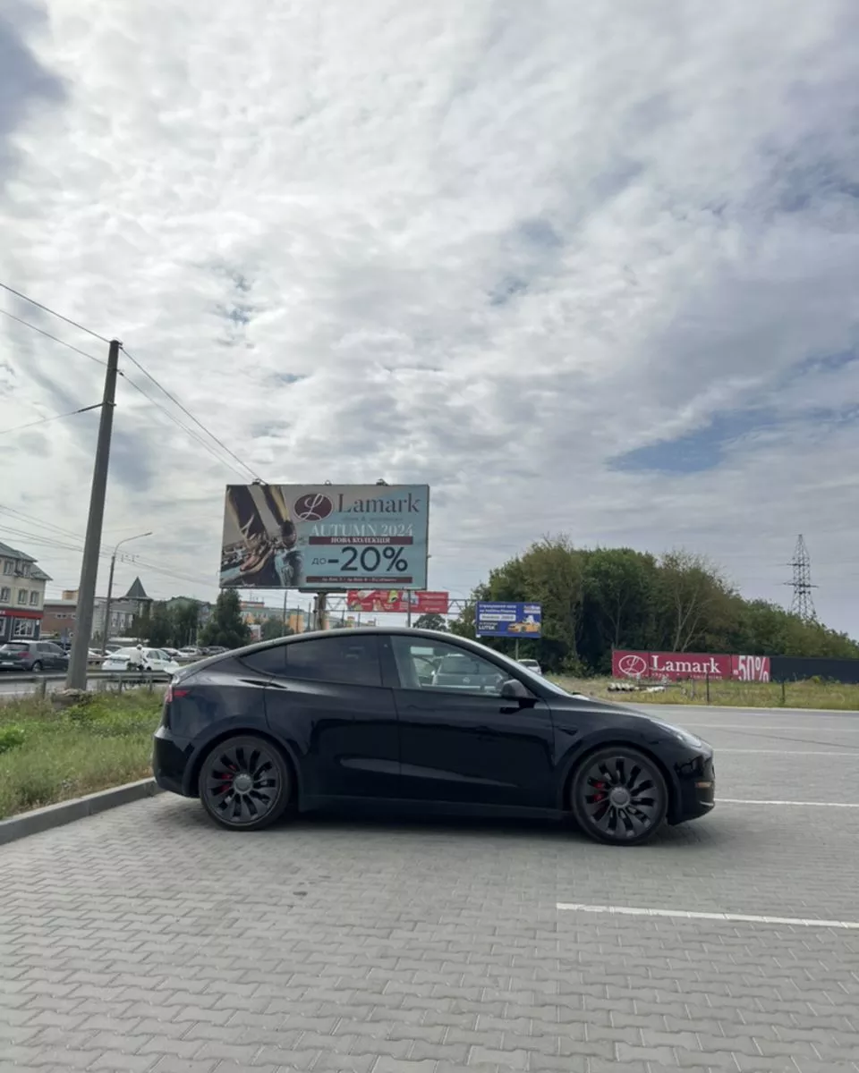 Tesla Model Y  80.5 kWh 202021