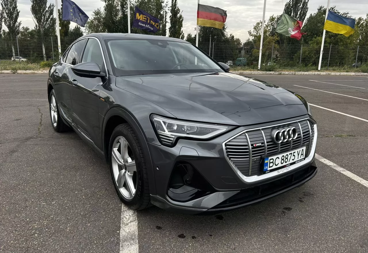 Audi E-tron 