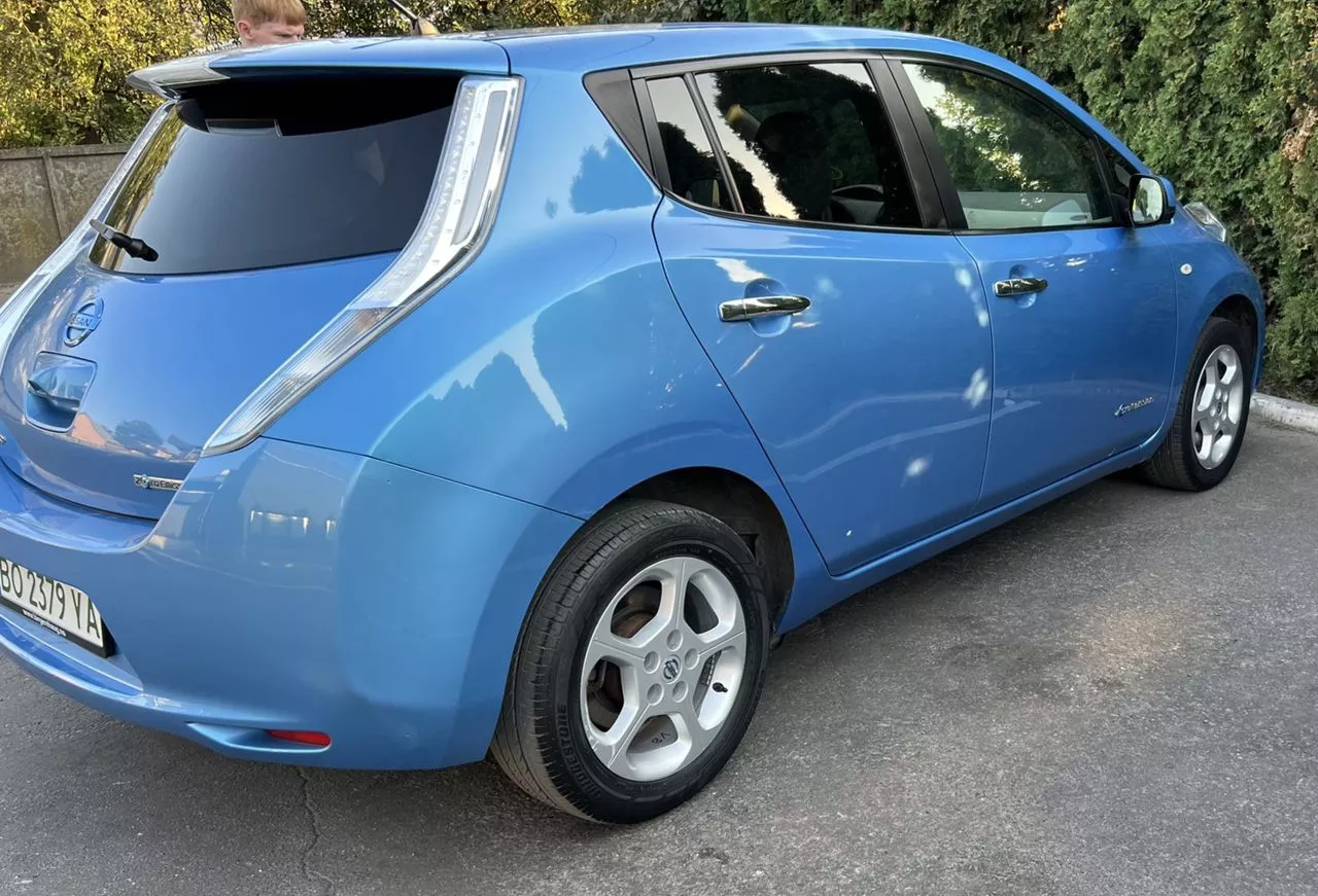 Nissan Leaf  24 kWh 2011111