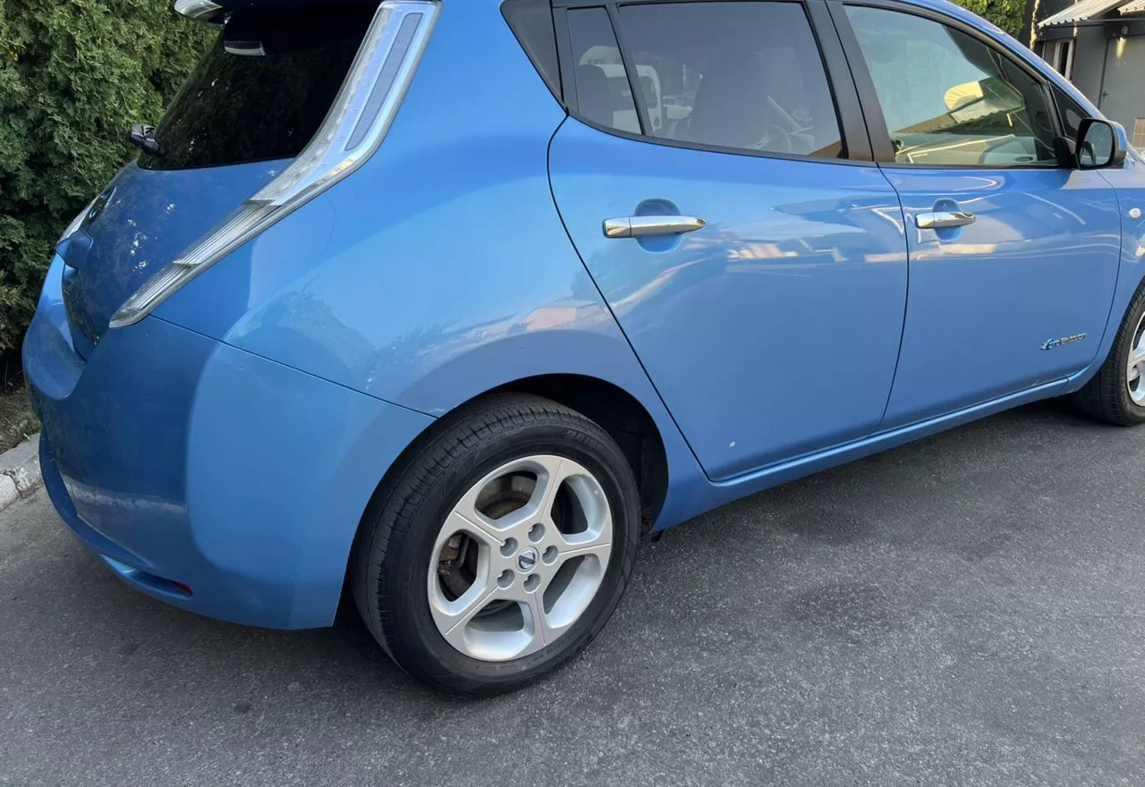 Nissan Leaf  24 kWh 2011121